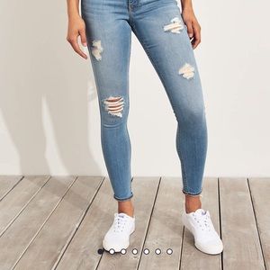 Like new low rise skinny jeans Hollister size 7R